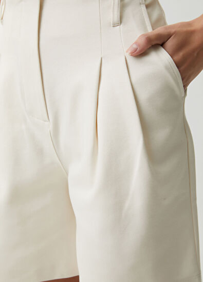 Beymen Club Kırık Beyaz Pile Detaylı Şort - 6