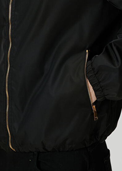 Siyah Kapüşonlu Mont - Görsel 7