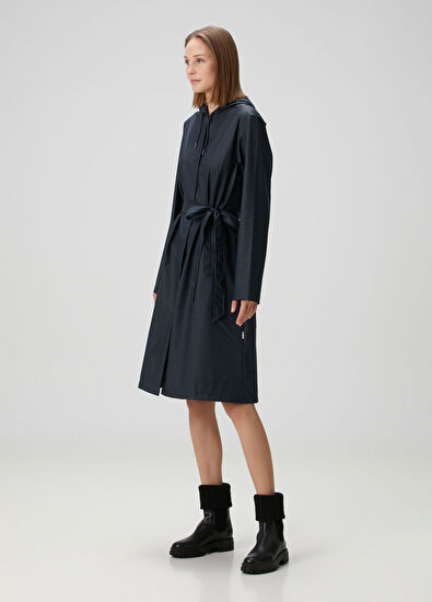 Lacivert Kapüşonlu Beli Kuşaklı Yağmurluk - Görsel 4