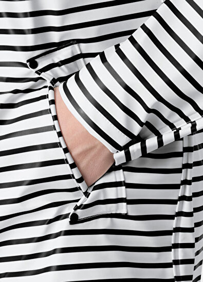 W Moss White Çizgili Kapüşonlu Kadın Yağmur Ceketi - Görsel 8