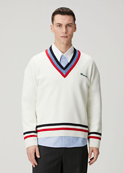 Beyaz V Yaka Yün Kazak