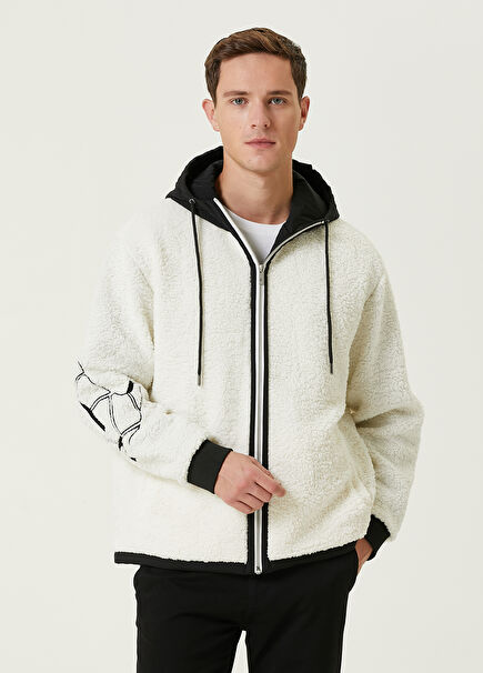 Beyaz Kapüşonlu Kaz Nakışlı Shearling Mont