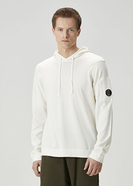 Beyaz Kapüşonlu Kazak