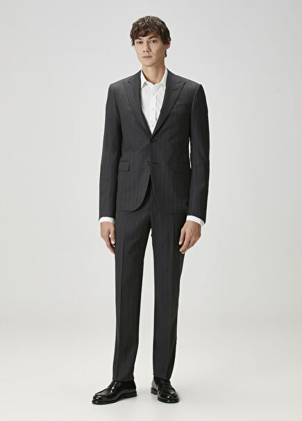 Koyu Gri Çizgili Yün Takım