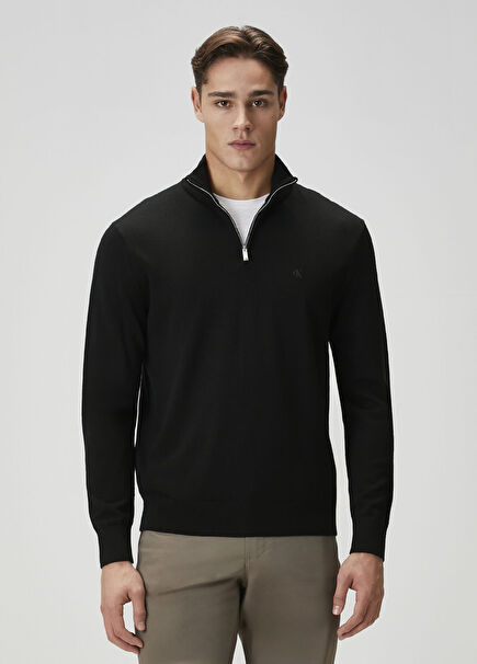 Black Collar Zippered Sweater