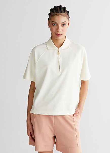Krem Regular Fit Polo Yaka Yarım Fermuarlı Kısa Kollu Kadın T-Shirt