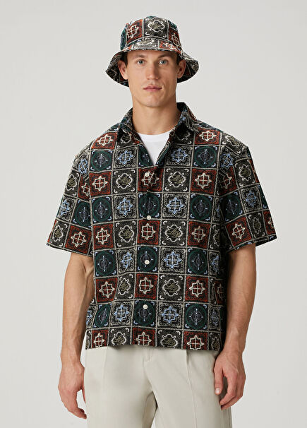 Larry Siyah Motif Jakarlı Kısa Kollu Gömlek