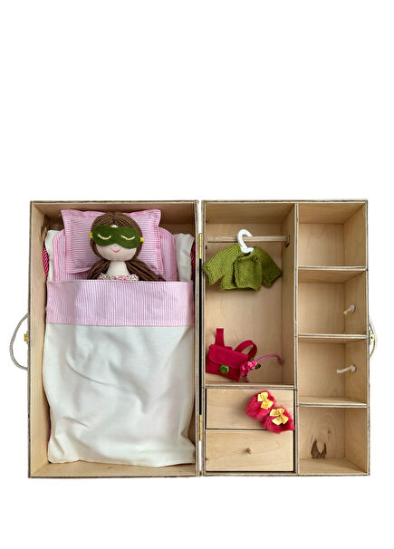 Lilly Doll Ahşap Kutulu ve Gardroplu Sırt Çantalı Yataklı Bez Bebek
