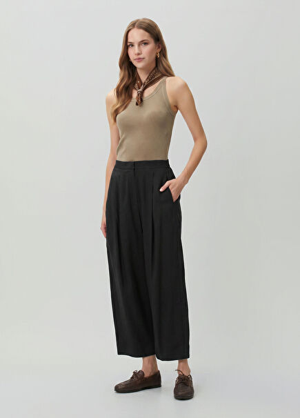 Dark navy linen carrot trousers
