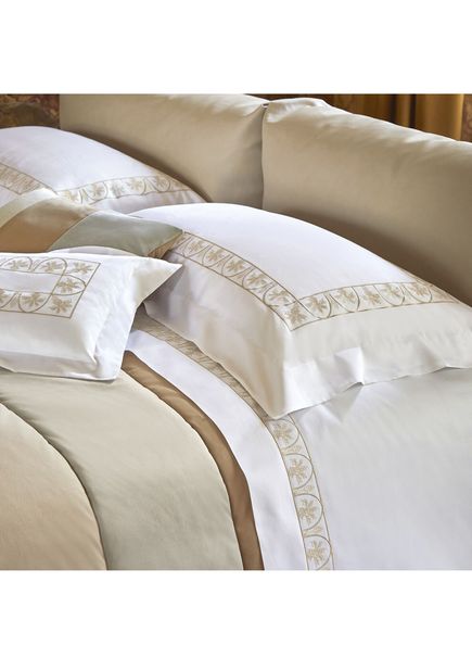 Arcimboldi Bej Yatak Örtüsü
