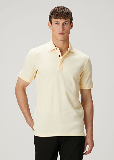 Beyaz Polo Yaka Logo Baskılı T-shirt