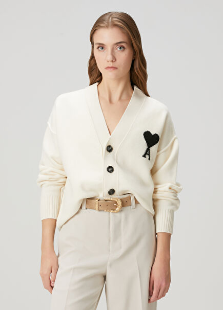 Ekru Logo Jakarlı Yün Hırka