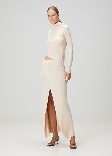 Krem Kesim Detaylı Maksi İpek Elbise