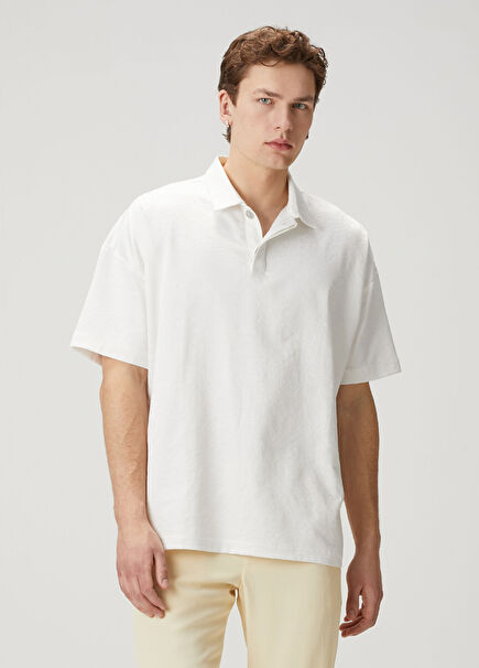 Beyaz Polo Yaka Etnik Desenli T-shirt