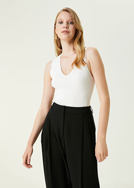 Kırık Beyaz V Yaka Triko Atlet