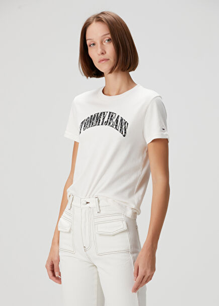 Regular Fit Beyaz Çiçekli Logolu T-shirt