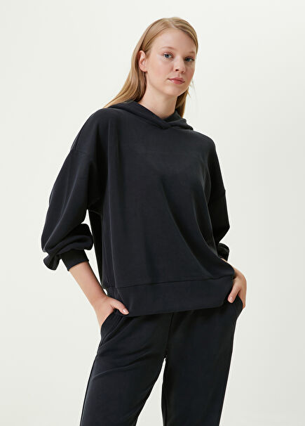 Siyah Kapüşonlu Sweatshirt