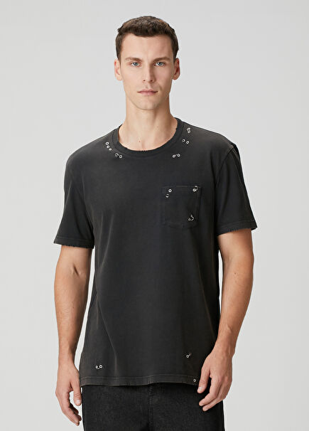 Siyah Piercing Detaylı T-shirt