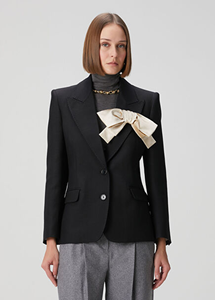 Siyah Beyaz Fiyonk Detaylı Yün Ceket