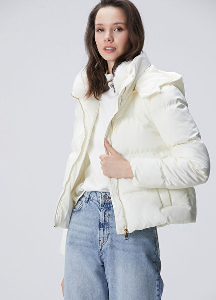 Quilted Coat With Off-White Fur Collar