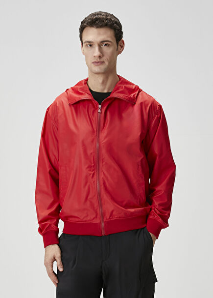 Kırmızı Kapüşonlu Mont