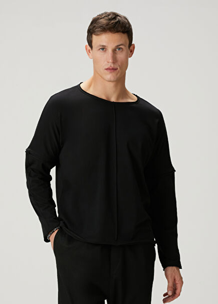 Black Sleeve Zipper Detailed T-Shirt