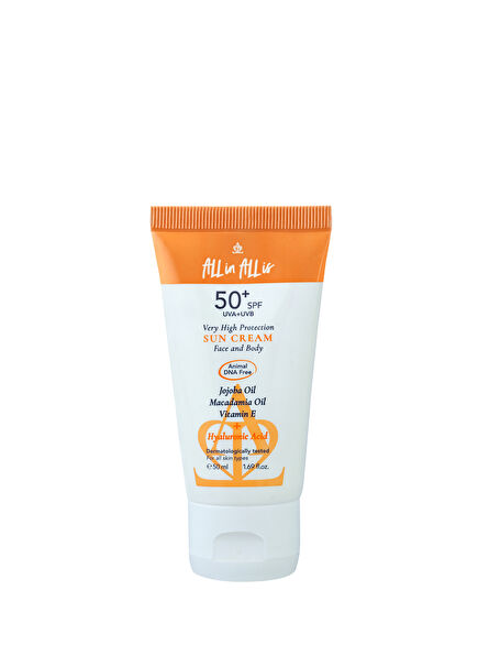 Hyalüronik Asit ve Jojoba Yağı içeren SPF50+ Tüm Ciltler Için Yüksek Korumalı Güneş Kremi 50 ml