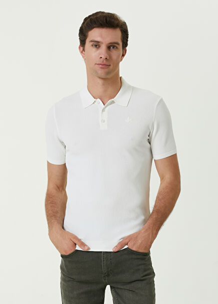 Kırık Beyaz Polo Yaka Kaz Nakışlı T-shirt