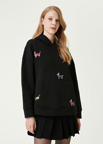 Siyah Kapüşonlu Nakışlı Sweatshirt