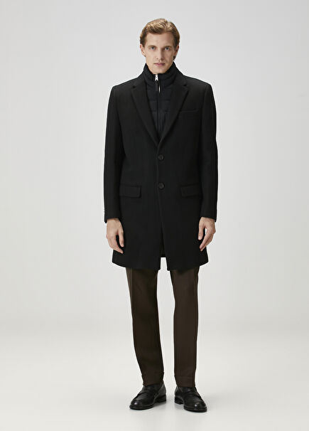 Siyah Yaka Detaylı Yün Mont