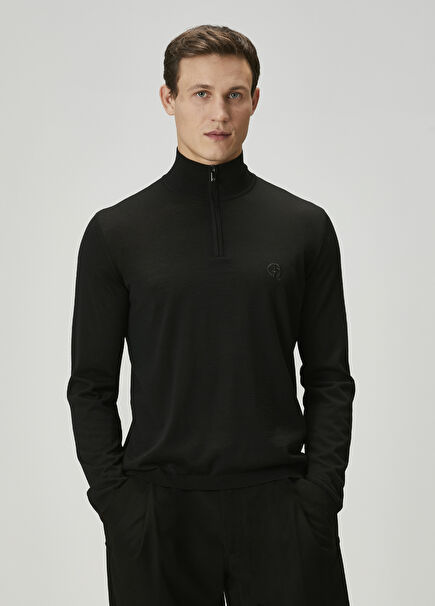 Siyah Yakası Fermuarlı Yün Kazak