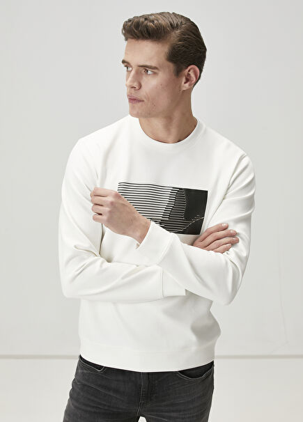 Kırık Beyaz Grafik Logo Baskılı Sweatshirt