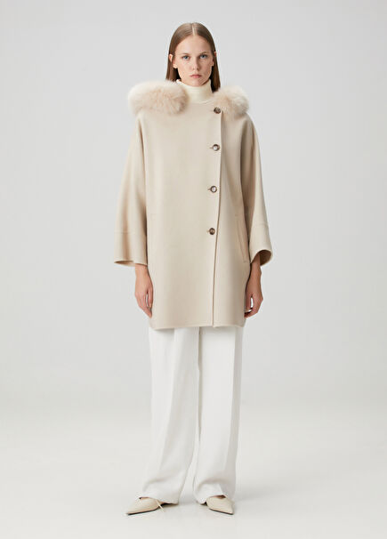 Krem Kapüşonlu Yün Kaban