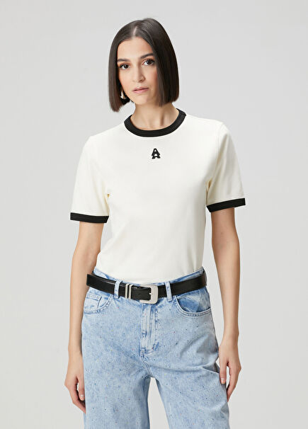 Kırık Beyaz Kontrast Biyeli T-shirt
