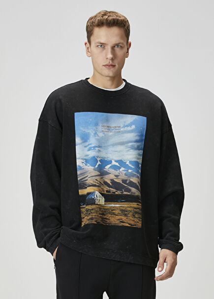 Black Graphic Printed Sweatshirt