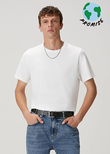 Beyaz Logo Detaylı Basic T-shirt