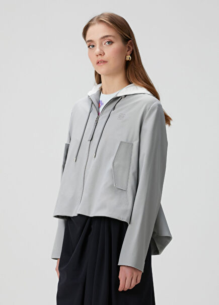 Gri Kapüşonlu Yağmurluk