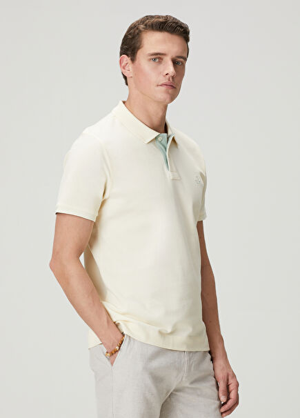 Krem Comfort Fit Yaka Altı Baskılı Polo T-shirt