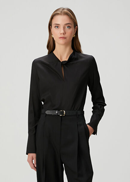 Siyah Burgu Detaylı İpek Bluz
