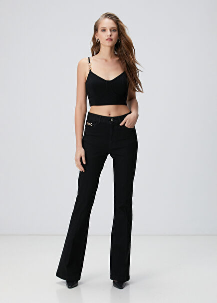 Siyah Aksesuarlı Flare Kalıp Denim Pantolon