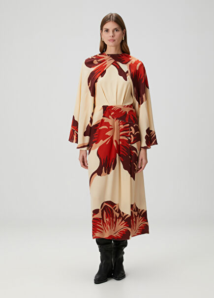 Renkli Kırmızı Pelerin Detaylı Midi İpek Elbise