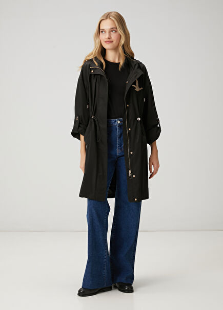 Siyah Kapüşonlu Pardösü