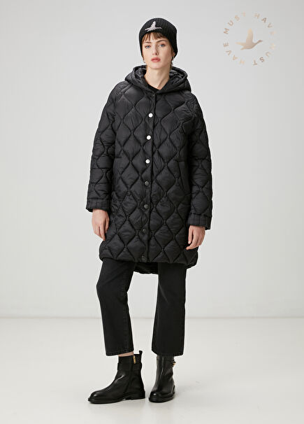 Siyah Kapüşonlu Kaban