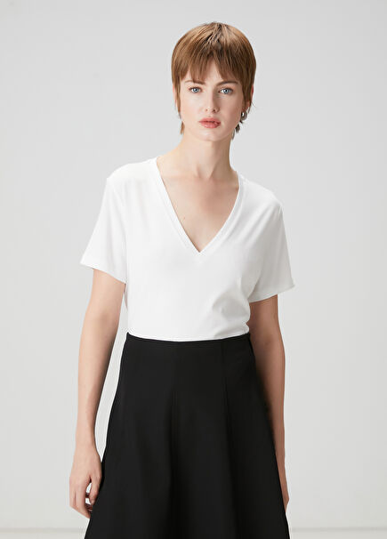 Beyaz V Yaka T-shirt