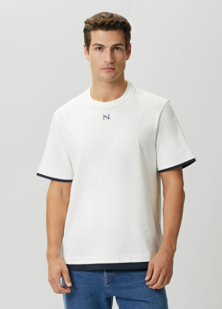 Beyaz Logo Detaylı T-shirt