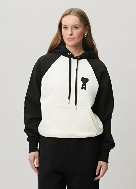 Siyah Beyaz Kapüşonlu Sweatshirt