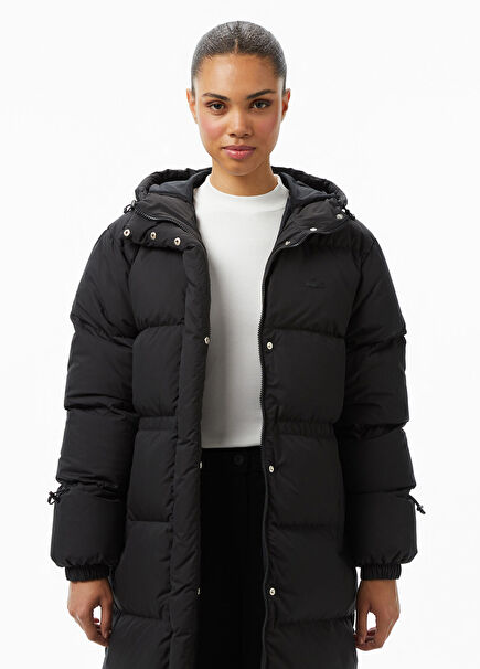 Siyah Kapüşonlu Kadın Mont