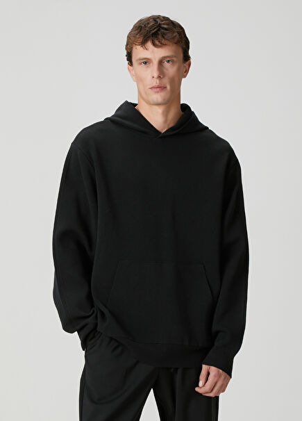 Siyah Kapüşonlu Kazak