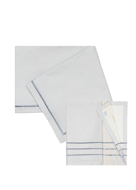 Maya Isla Tablecloth and Maya Majesty Runner