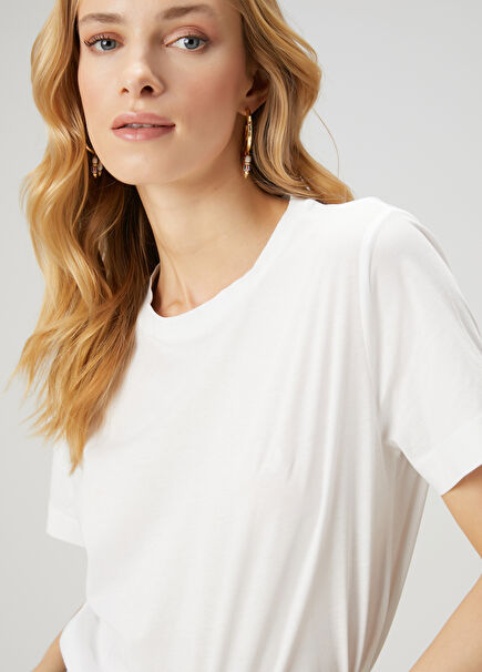 Kırık Beyaz Logo Detaylı Basic T-shirt